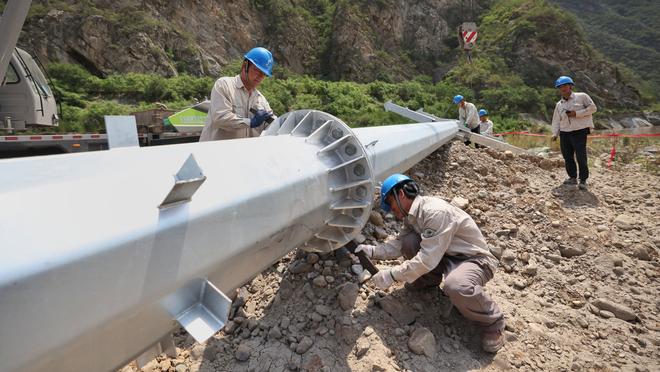 德天空记者：拜仁确实在谈穆基勒，他们专注于租借右后卫